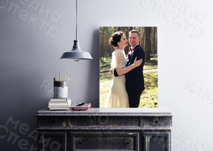 Фотокартина на холсте 40х60см «Молодые на лесной поляне» — фото 2