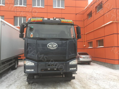 Брендирование наклейками автотранспорта ДОСААФ РОССИИ «Самосвал FAW J6 CA3310» — фото