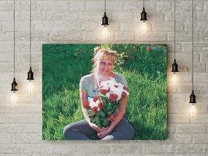 Фотокартина на холсте 60х40см «Девушка с цветами» — фото 3