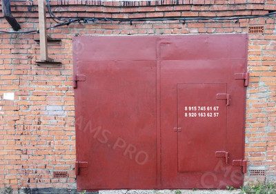 Наклейки номера телефонов на дверь гаража — фото