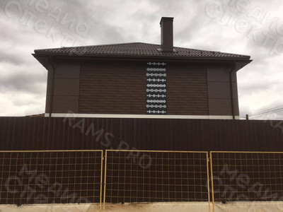 Наклейки-орнаменты на фасаде дома — фото