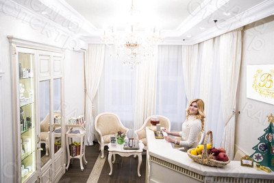 Табличка с логотипом клуба «Валери» — фото