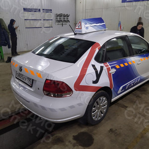 Брендирование автомобиля Volkswagen Polo 2013 автошкола «СТАРТ» — фото 4