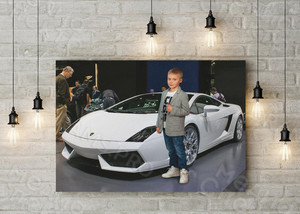 Фотокартина 64х45см «Мальчик в автосалоне» — фото 2