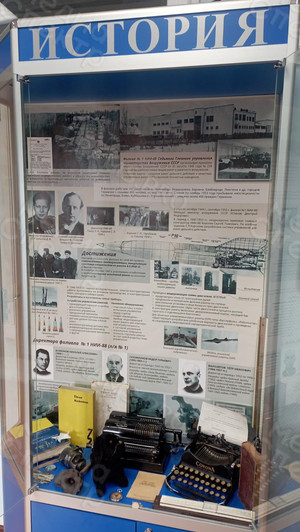 Постер-задник для витрины музея завода — фото 3