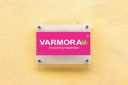 Наклейка на окно магазина «Плитка&Паркет» — фото