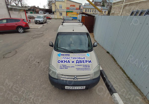 Брендирование авто Ситроен Берлинго - окна «Наш город» — фото 1