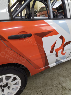 Брендирование гоночного автомобиля «Лада Калина-2» хетчбэк — фото 7