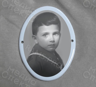 Реставрация портрета мальчика на фотокерамике для памятника — фото