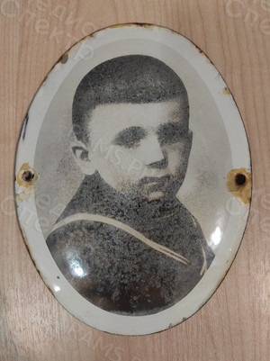 Реставрация портрета мальчика на фотокерамике для памятника — фото 3