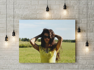 Фотокартина на холсте 40х30см «Подруга в желтом» — фото 1