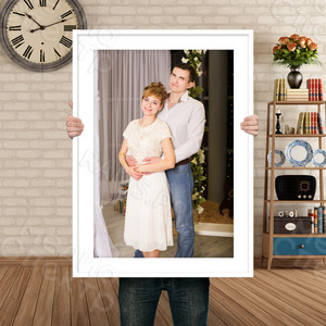 Фотокартина на холсте 60х80см «Двое у серой колонны» — фото 1