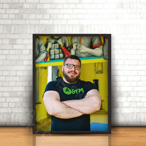 Фотокартина на холсте в багете 40х50см «Силач в фитнес клубе» — фото 2
