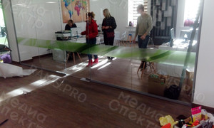 Наклейки на стекла помещений фитнес-клуба «My Fit» м/р «Юность» – «Зеленые полоски» — фото 3