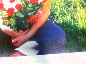 Фотокартина на холсте 60х40см «Девушка с цветами» — фото 4