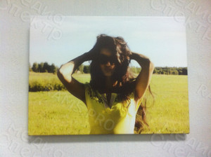 Фотокартина на холсте 40х30см «Подруга в желтом» — фото 1