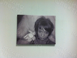 Фотокартина на холсте 40х30см «С мягкой игрушкой» — фото 1