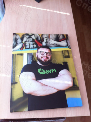 Фотокартина на холсте в багете 40х50см «Силач в фитнес клубе» — фото 3