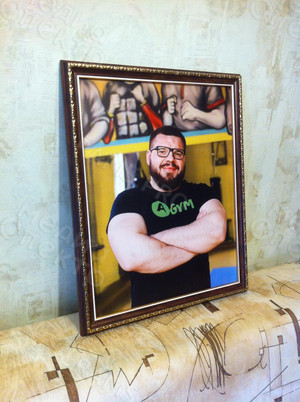 Фотокартина на холсте в багете 40х50см «Силач в фитнес клубе» — фото 2