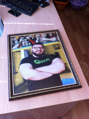 Фотокартина на холсте в багете 40х50см «Силач в фитнес клубе» — фото 6